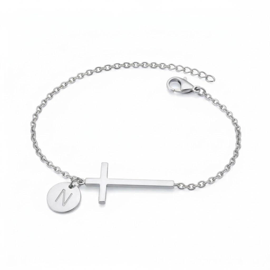 Bracelet Initiale Sacrée – Croix Personnalisée